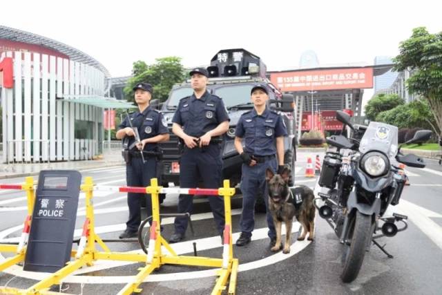 Taifun „Huajiasha“ stört den Reiseverkehr in Guangzhou, Vorsicht für Messebesucher in Kanton